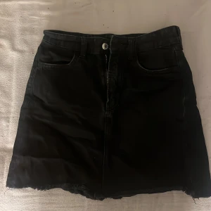 Jeanskjol - Jättefin svart kjol. Köpt från HM