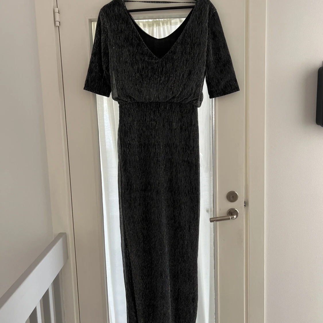 Glittrig längklänning från VILA - 91