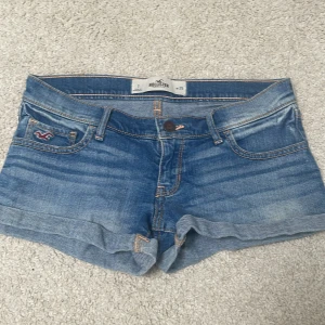 Shorts - Fina shorts från hollistier, bra skick. Använda ett antal gånger💗