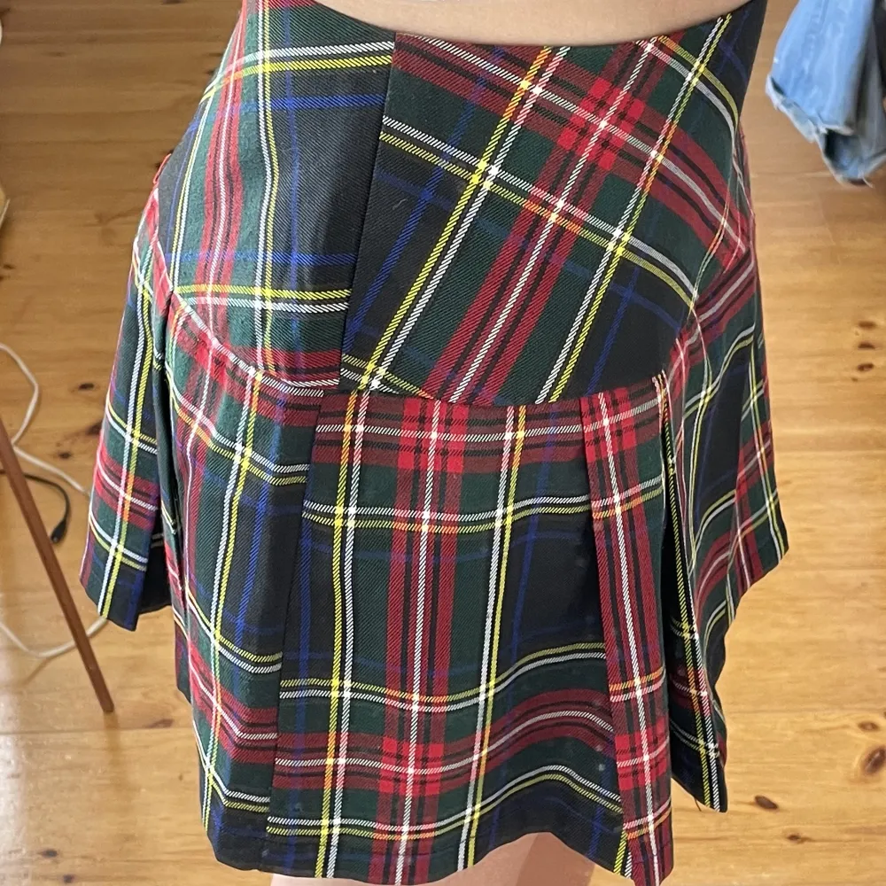 Kort Röd tartan / skottsrutig kjol!. Kjolar.