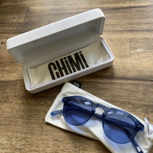 Chimi #002 acai - Säljer mina chimi #002 acai 9/10 typ nyskick. Du kan hitta bilder o mått på nätet. Om dom inte passar så är det tyvärr inte mitt problem😊Man får allt som e på bilden😊kan postas eller mötas i Gävle OBS!! Scam bud raporteras