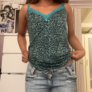 Linne - Leopard mönster sött linne. Köpare står för frakten annars möts jag upp i Sthlm 🩷