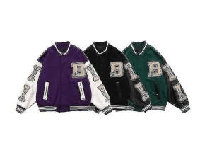 Varsity jacka - Säljer en jättecool lila varsity jacka som jag köpte ifrån aelfric Eden,den är knappt andvänd och har inga defekter original pris var ung 800 kanske/priset går att diskutera vid snabb affär 