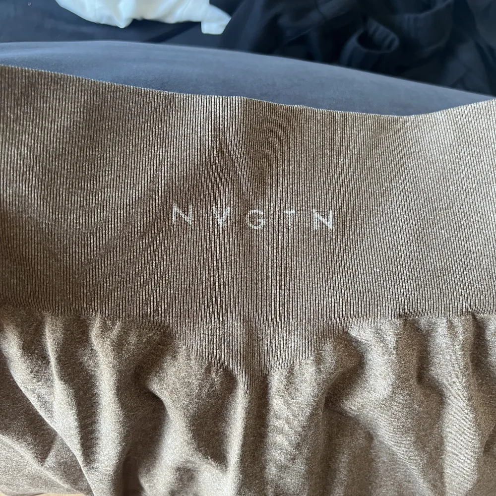 Från NVGTN, köpta på Plick. Satt ej bra på mig! Fint skick. . Jeans & Byxor.