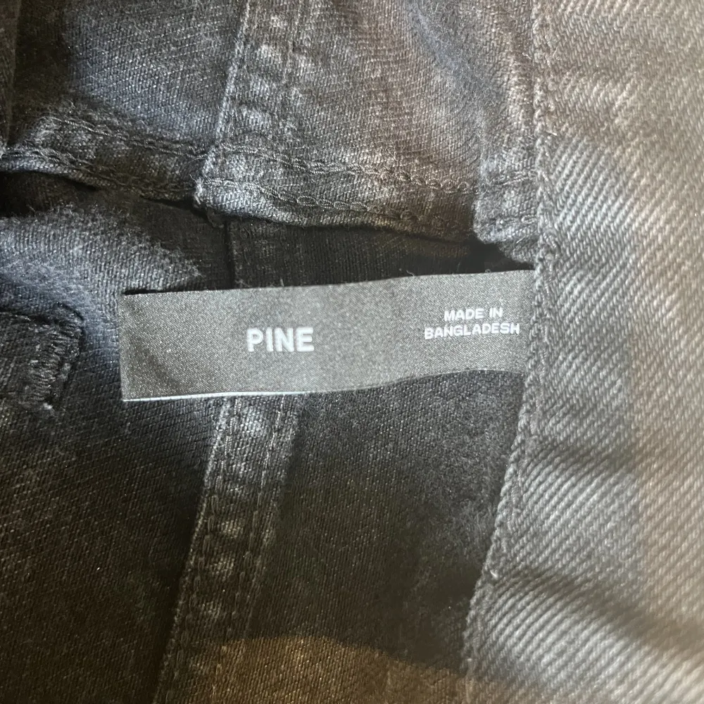 Säljer dessa snygga jeans från Weekday. W 31, L 30. Köparen står för frakten:). Jeans & Byxor.