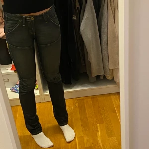 Low waist jeans  - Lågmidjade jeans från G-STAR! Något små i storlek💗 Köparen står för frakt