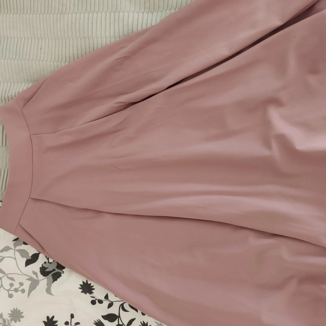 Dusty Rosé midi skirt with pockets