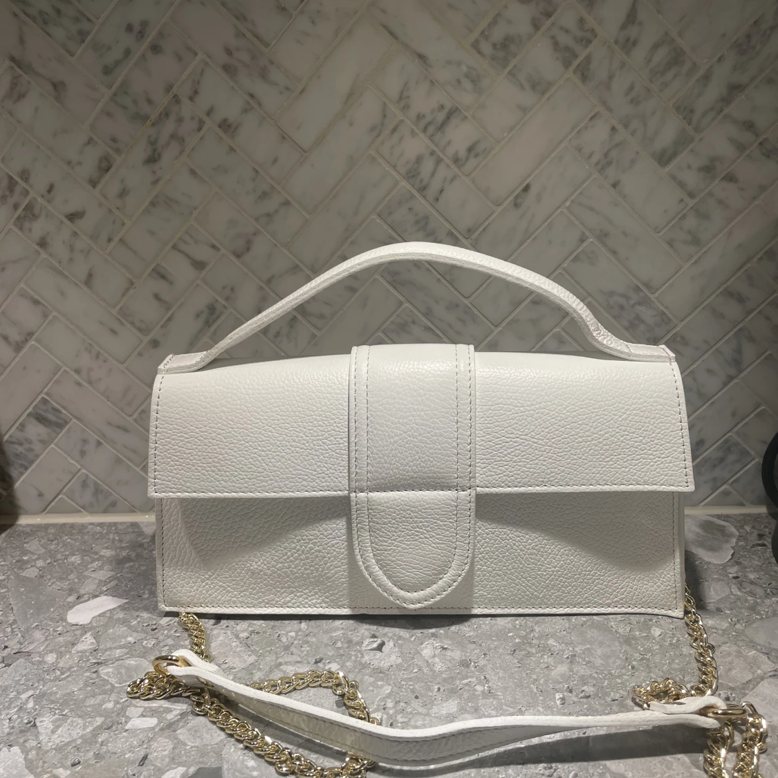 Vit väska i italienskt läder 