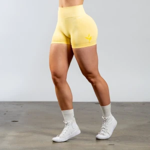 DFYNE - DFYNE shorts. Sålde slut direkt. Storlek Small. ( är som xs )  Sitter så fint, och materialet känns lyxigt. Finare än gymshark.   Säljs pga av att dom är för små på mig. Har normalt XS-S på Gymshark, dessa är som XS.