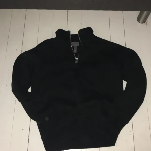 H&M halfzip - En halfzip som e använd två gånger. Väldigt bra skick