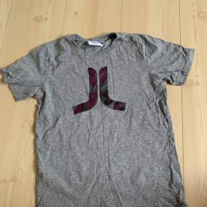 Wezc T-shirt i storlek 150, sällan använd 