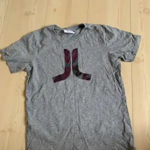 Wezc T-shirt i storlek 150, sällan använd 