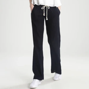 Roxy linnebyxor - Svarta Roxy linnebyxor i storlek S som inte kommer till användning 🫶superfint skick, nypris 600. Pris ej hugget i sten!!