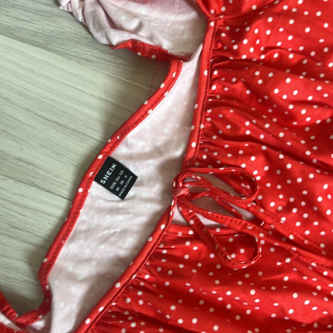 Prickig klänning  - 90