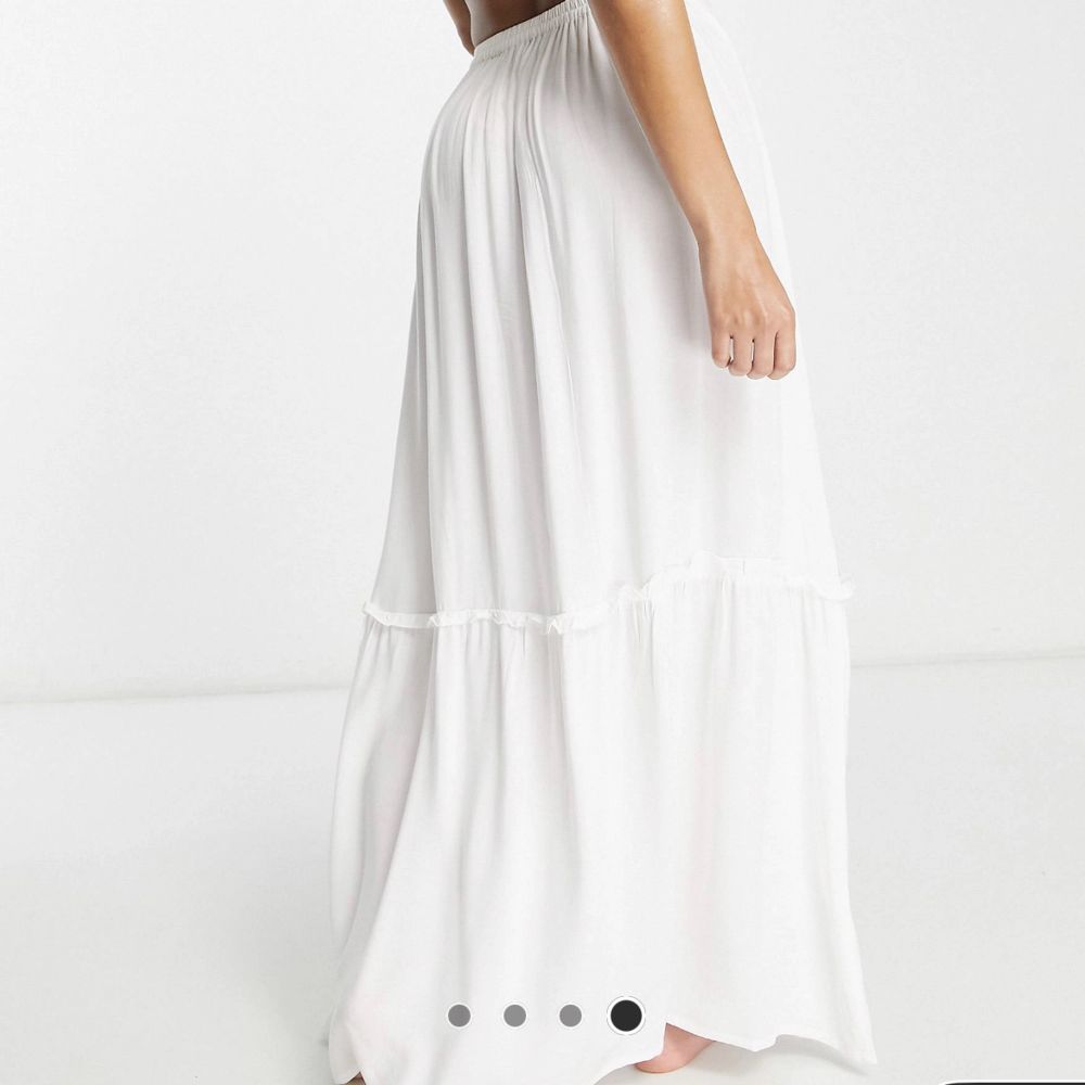 Säljer denna oanvända kjolen från ASOS, storlek 36. Kjolar.