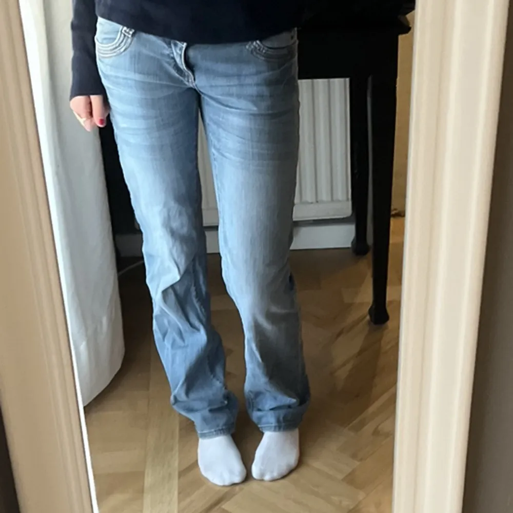 Säljer dessa jeansen från märket Promod. Storlek 36🤲🏻köp för 200. Jeans & Byxor.