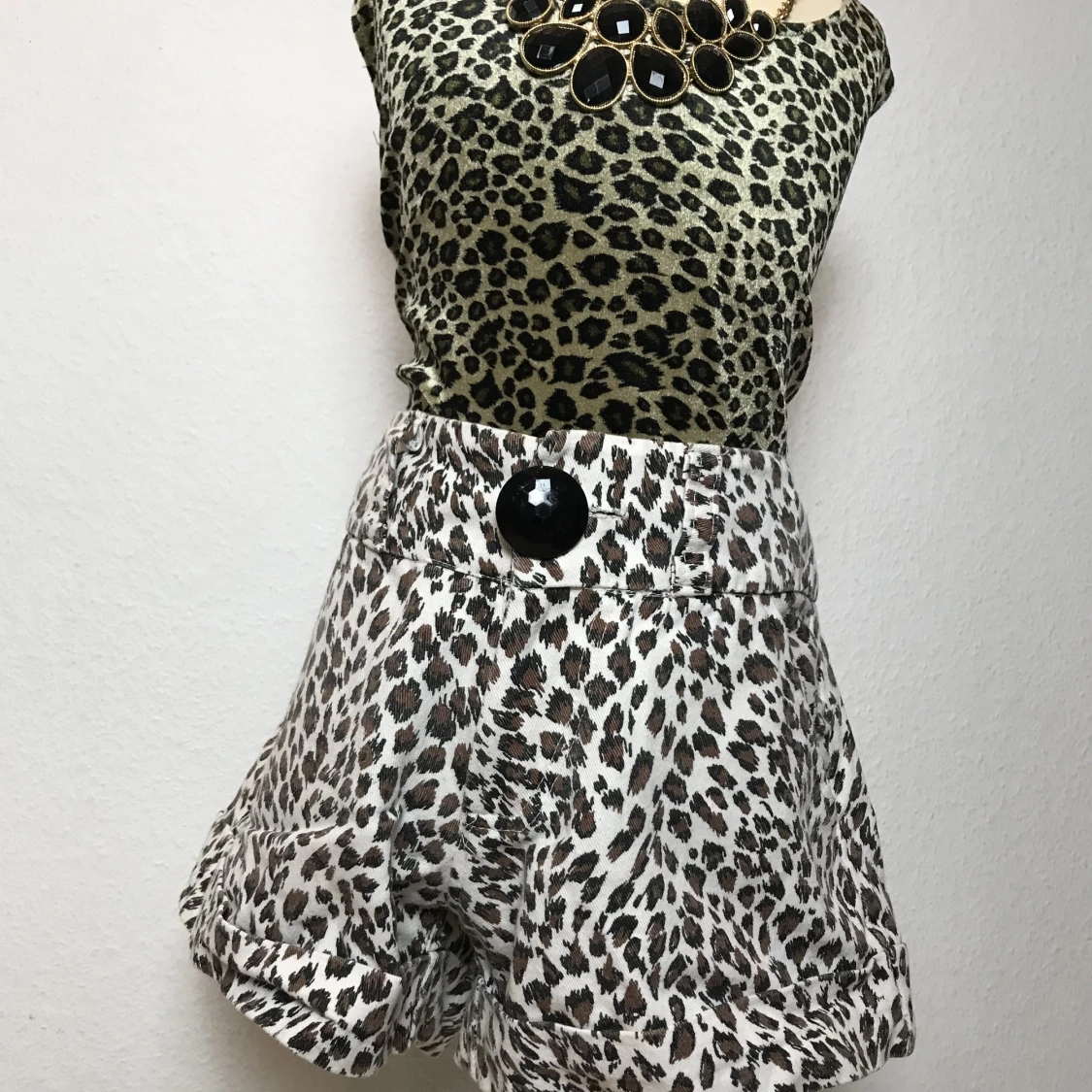 Y2K shorts🤍🖤 - 2