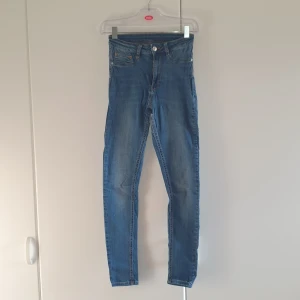 Jeans - Molly jeans från gina tricot som har blivit upplagda.