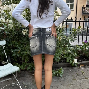 🖤Så snygg Lågmidjad kjol🖤 - Wow med detaljer på fickorna också!😍😍😍