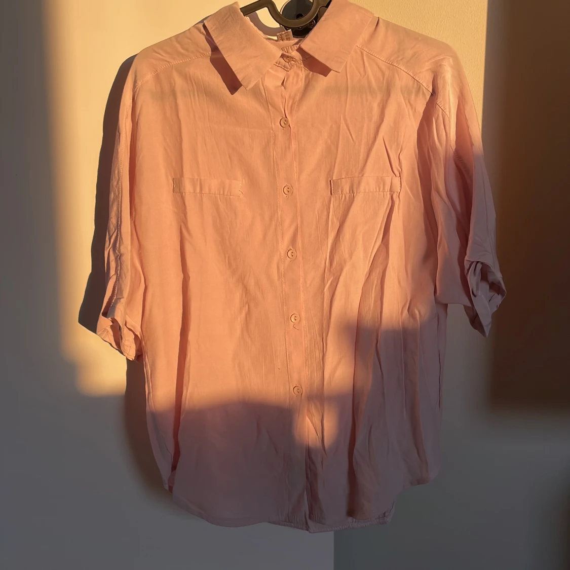 Babyrosa skjorta i skönt tyg XS - 91