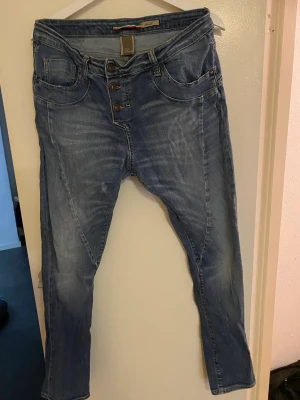 Please jeans  - Please jeans i använt fint skick  Stl small 