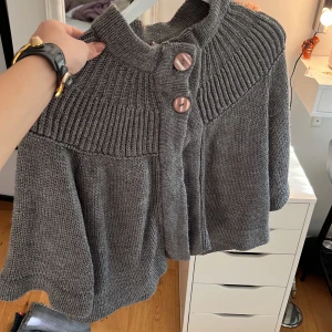 Trekvartsärm kofta  - Söt trekvartsärm kofta 