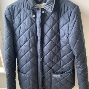 Henri Lloyd vårjacka stl 38/M - Vårjacka från Henri Lloyd stl M. JätteFint skick