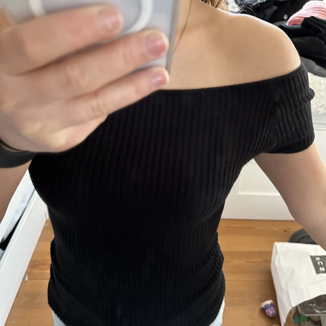 Off-shoulder tröja - 90