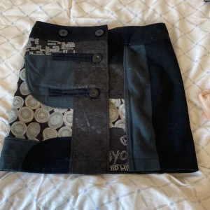 Vintage Desigual kjol  - Den är väldigt fin och i fint skick. Tryck gärna på köp nu. Skriv om det är någon fråga💬💗