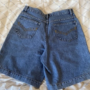 Snygga shorts - Dem är jätte fina och i bra skick. Tryck gärna på köp nu 💗