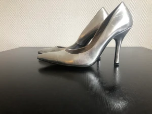 Pumps - Pumps i silver, stl 37 Donna Girl