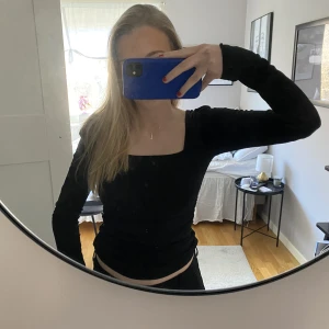 Tröja  - Säljer min tröja från nakd i storlek xs🙌🏽jag brukar ha storlek S så passar även för de