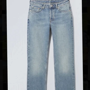 Stright mid jeans  - Helt nya jeans från weekday, aldrig använda, lappen kvar! 