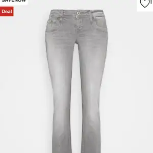 BYTER ENDAST!  Har dessa jeans i storlek 27/32, undrar om någon vill byta till 26,25,24/32? ❣️❣️