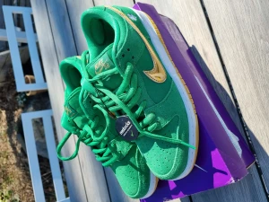 Nike SB Dunk Low Pro St Patriks Day 2022 - Helt nya oanvända i kartong