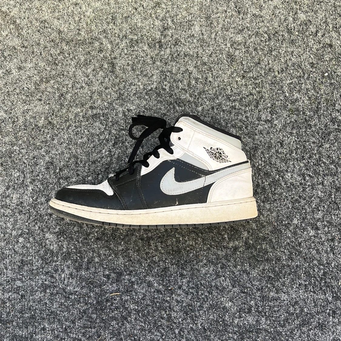 Jordan 1 mid