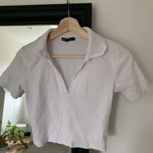 Vit topp - Vit topp som aldrig är använd👌💕