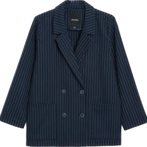 Dubbelknäppt kavaj - En mörkblå pinstriped Blazer från Monki. Aldrig använd, köpt förra sommaren. Stor (oversized) i storleken! Köpt för 400.