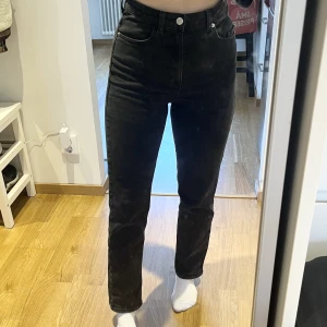 Carin Wester jeans  - Super fina jeans från Carin Wester, modell IMAN. Använda få gånger. Inköpta i februari. Nypris 599kr. Jag är 160 lång. 