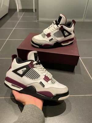 Jordan 4 PSG - Storlek 40 Skick: 7/10 Original box och kvitto finns  Kan mötas upp eller frakta  Hör av er vid funderingar 