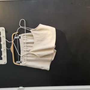 Pyamas  - Har aldrig använt och den är dör stor för mig.