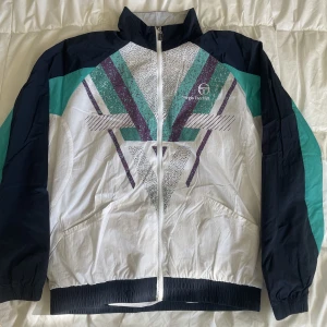 Vintagejacka från Sergio Tacchini  - Vintagejacka från Sergio Tacchini. I nyskick! 