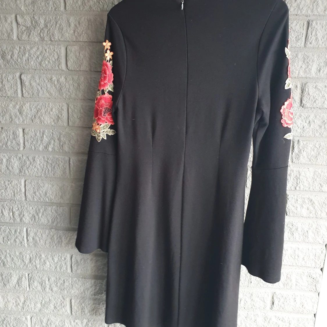 Svart klänning brodyr - 91