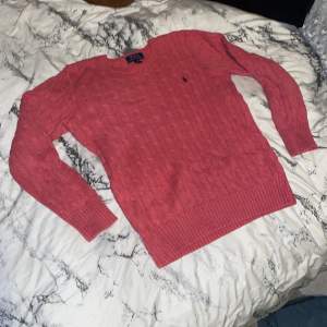 Rosa Ralph Lauren tröja Storlek 144-16 år Köp för 1 200kr Mitt utrops pris 65kr ! kommer starta budgivning på måndag 18/9-23 !