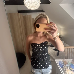 Korsett topp - Säljer denna korsett/ bandaeu topp. Så sjukt najs