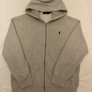 Ralph lauren hoodie  - Snygg Ralph lauren hoodie i utmärkt skick. Storlek XL