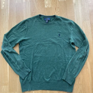 Polo Ralph lauren tröja - Riktigt fin Polo Ralph lauren tröja skick 10/10!! XL barn men S vanlig storlek. Pris kan diskuteras vid snabb affär!