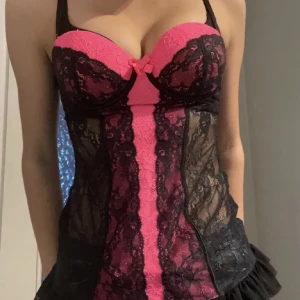 Korsett - Korsett topp från beyond Retro! Sååå snygg men inte min stil längre💞💞💞 