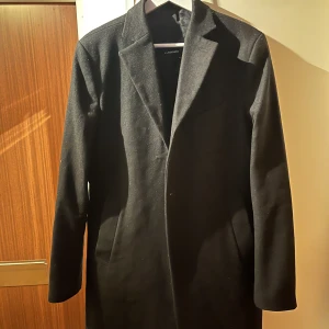 J.Lindeberg rock - Rensar garderoben pga flytt