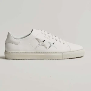 Axel arigato skor - Säljer nu min skor ifrån Axel arigato, små defekter men inget som märks så i fint skick, pris kan diskuteras